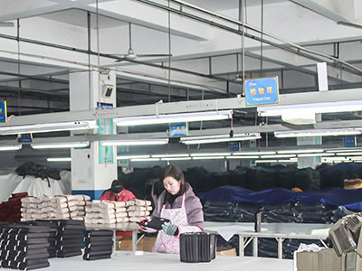 箱包定制選加工廠品質(zhì)穩(wěn)定很重要