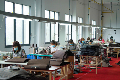 茶店子:安置點內(nèi)工廠忙(圖)